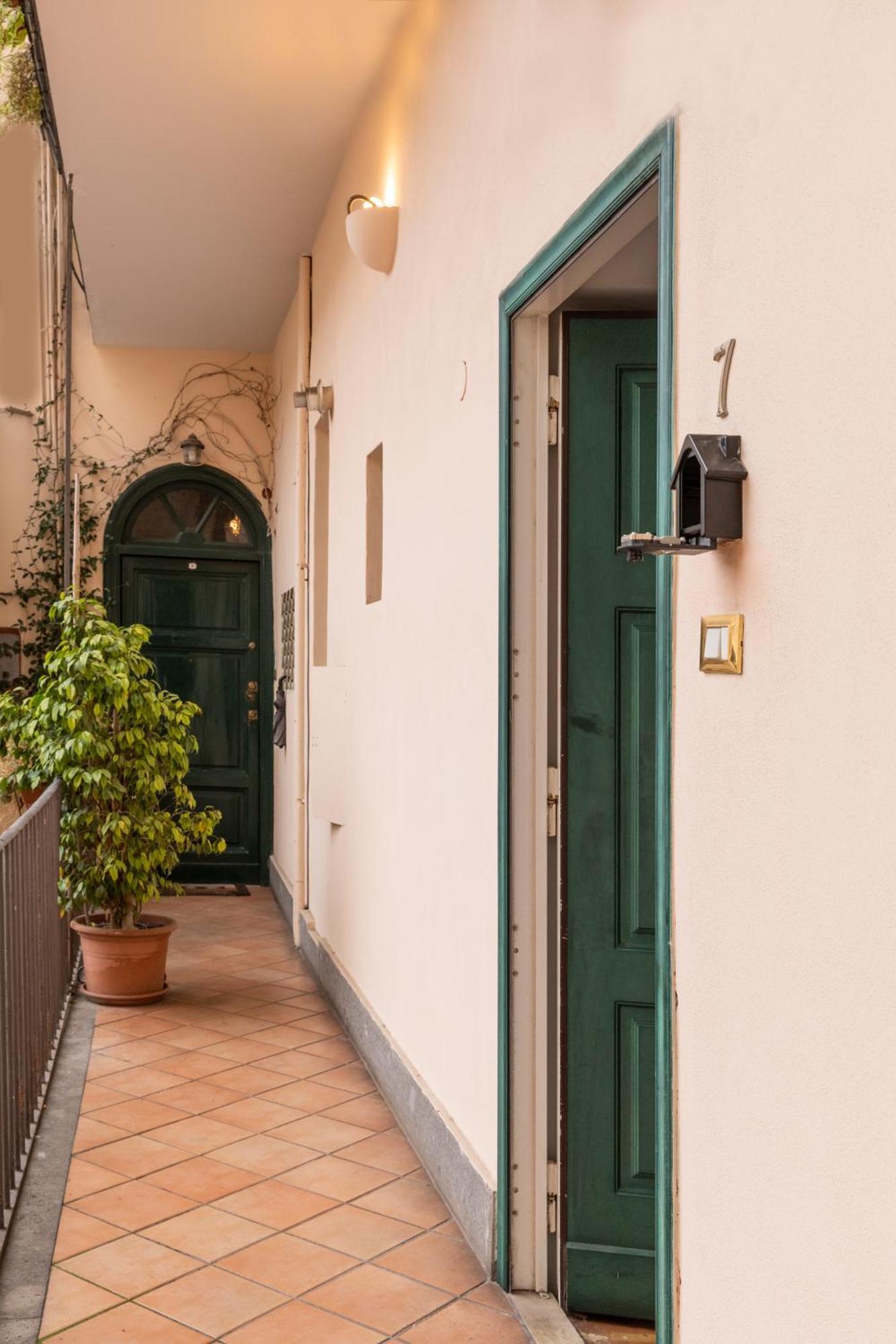 Colosseo Apartment- Heart Of Rione Monti Rzym Zewnętrze zdjęcie
